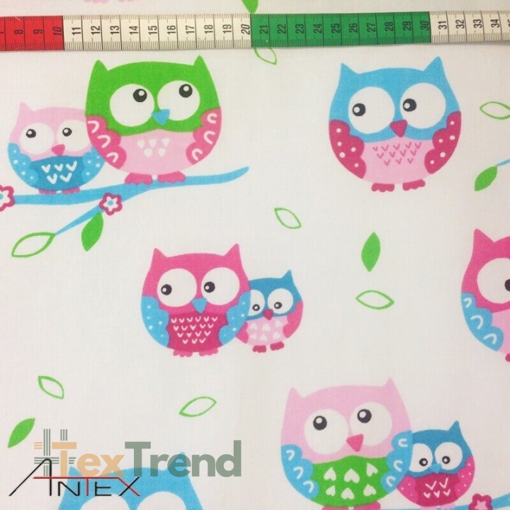 100% Baumwolle Rosa und grüne Eulen auf weißem Hintergrund  