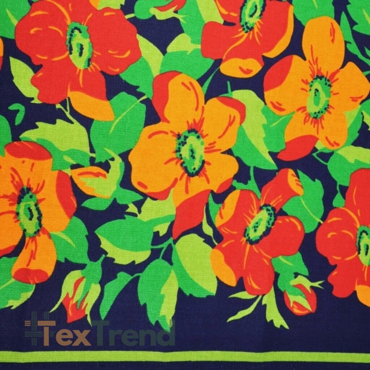 Liegefläche Stoff orange-rote Blumen auf marineblauem Hintergrund  