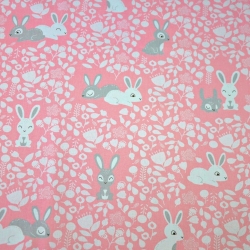 Baumwolle 100% Hasen weiß-grau auf rosa Hintergrund  