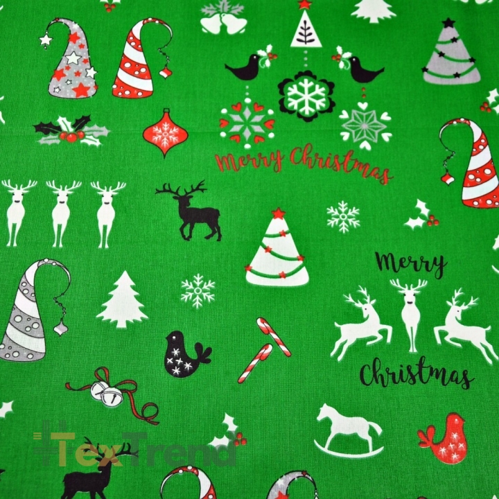 Baumwolle 100% Weihnachtsmuster Rentiere und Tannenbäume auf grünem Hintergrund  