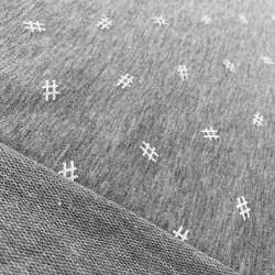 Jersey-Stoff - weiße Hashtags auf grauem Melange-Hintergrund  