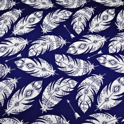 100% Baumwolle weiße aztekische Federn auf dunkelblauem Hintergrund  