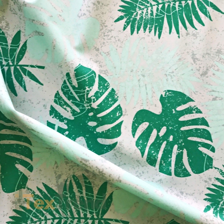 wasserabweisender Stoff grüne Monstera-Blätter auf hellgrauem Hintergrund  