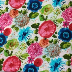 Baumwoll-Kora bunte Blumen auf weißem Hintergrund  