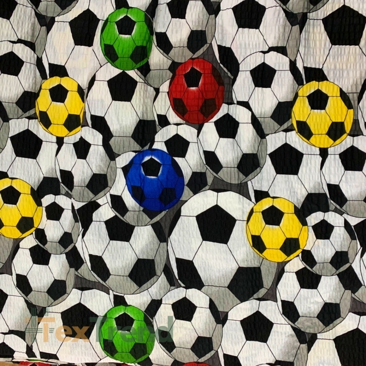 Baumwoll-Kora bunte Bälle auf weißem Hintergrund  