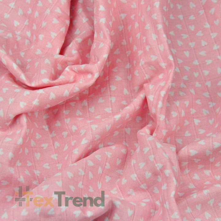 Baumwoll-Musselin Herzen auf rosa Hintergrund  