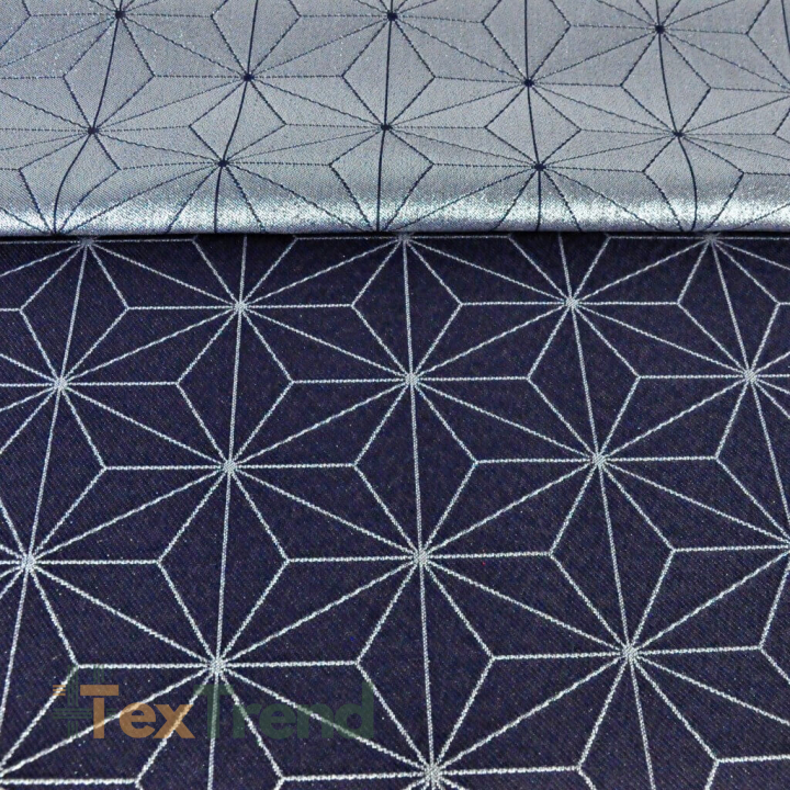 Dekorative Stoffe doppelseitig metallisiert - geometrisches Muster silber auf dunkelblauem Hintergrund  