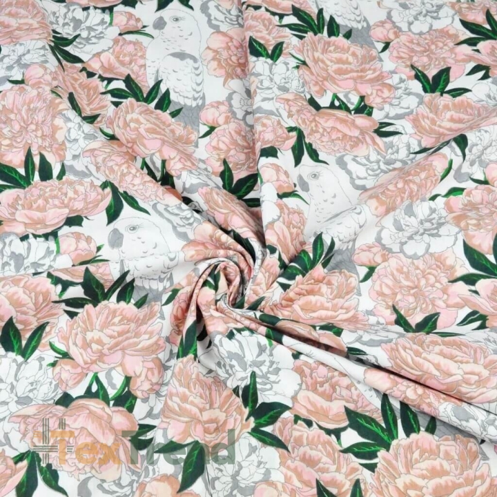 100% Baumwolle rosa Blumen mit Papageien auf weißem Hintergrund  