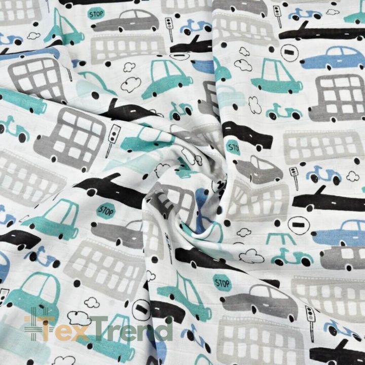 Baumwoll-Musselin grau-türkisfarbene Autos auf weißem Hintergrund  