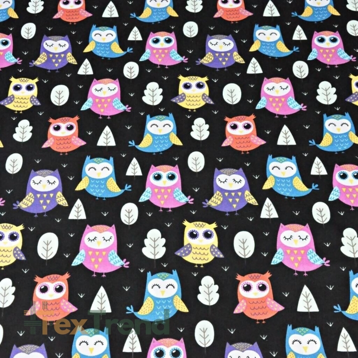 Baumwolle 100% bunte Eulen mit Bäumen auf schwarzem Hintergrund