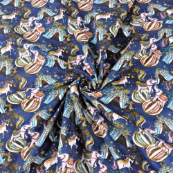 Baumwolle 100% Magischer Zirkus rosa-blau auf jeansfarbenem Hintergrund  