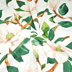 Baumwolle 100% mit Magnolienblüten auf weißem Hintergrund  
