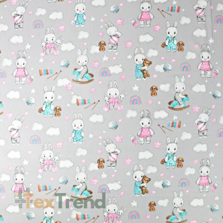 Baumwolle 100% Kaninchen in rosa-türkis-grau mit Wolken auf grauem Hintergrund  
