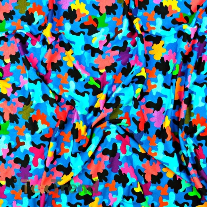 Jersey-Stoff Digitaldruck - bunte Camouflage auf blauem Hintergrund  