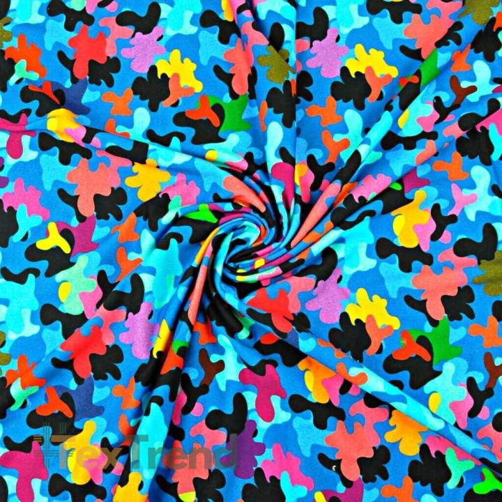 Jersey-Stoff Digitaldruck - bunte Camouflage auf blauem Hintergrund  