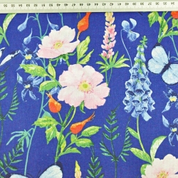 Baumwolle 100% Wiese mit Lupinen auf saphirblauem Hintergrund  