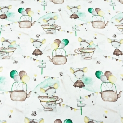 100% Baumwolle Mäuse mit Tassen beige-grün auf weißem Hintergrund  