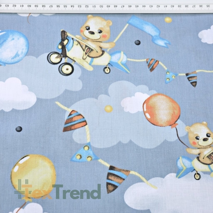 Baumwolle 100% Bären im Flugzeug auf grauem Hintergrund  