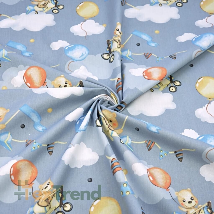 Baumwolle 100% Bären im Flugzeug auf grauem Hintergrund  