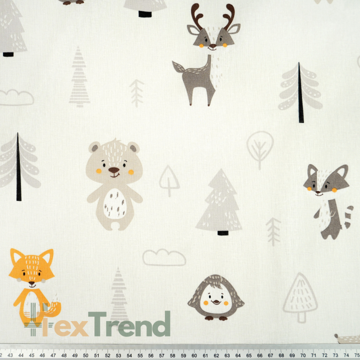 100% Baumwolle mit Tieren und Bäumen auf ecrufarbenem Hintergrund
