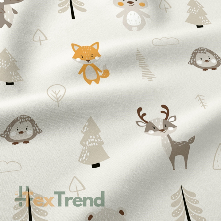 100% Baumwolle mit Tieren und Bäumen auf ecrufarbenem Hintergrund