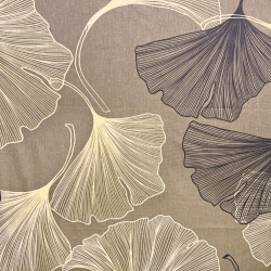 Baumwolle 100% Ginkgo-Blätter auf beigem Hintergrund  
