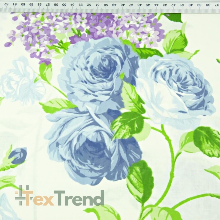 100% Baumwolle blaue Rosen auf ecrufarbenem Hintergrund - 220cm  