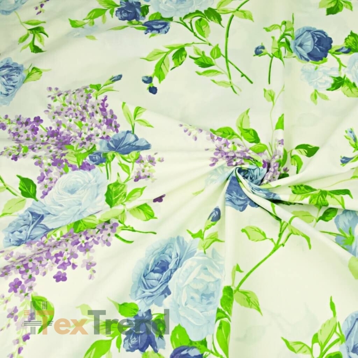 100% Baumwolle blaue Rosen auf ecrufarbenem Hintergrund - 220cm  