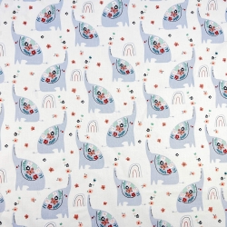 100% Baumwolle mit blauen Elefanten und Blumen auf weißem Hintergrund  