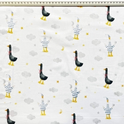 Baumwolle 100% Gänse in Pyjamas auf weißem Hintergrund  