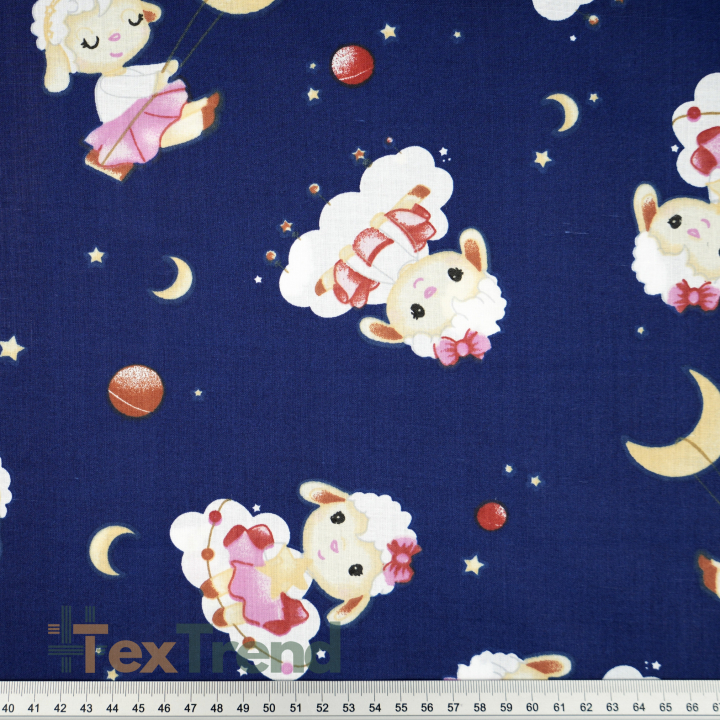 100% Baumwolle mit Schafmotiven auf dunkelblauem Hintergrund