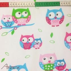 100% Baumwolle Rosa und grüne Eulen auf weißem Hintergrund  
