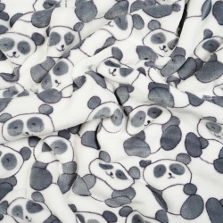 Polar Plus graue Pandas auf weißem Hintergrund  