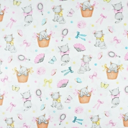 Baumwolle 100% Kätzchen mit rosa Schleife auf weißem Hintergrund  