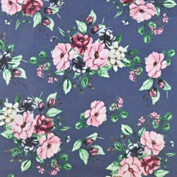 Baumwolle 100% rosa-dunkelblaue Blumensträuße mit grünen Blättern auf dunkelblauem Hintergrund  