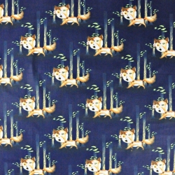 Baumwolle 100% Füchse in Bäumen auf marineblauem Hintergrund  