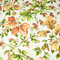 Baumwolle 100% Blätter und Zweige von Vogelbeeren im Herbst auf weißem Hintergrund  