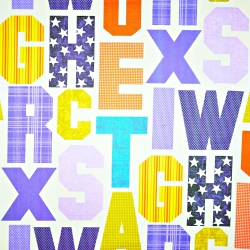 Baumwolle 100% Buchstaben bunt auf weißem Hintergrund  