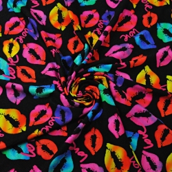 Jersey-Stoff digitaldruck - bunte Lippen auf schwarzem Hintergrund  