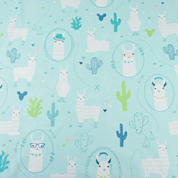 Baumwolle 100% Alpakas in Reifen auf mintgrünem Hintergrund  