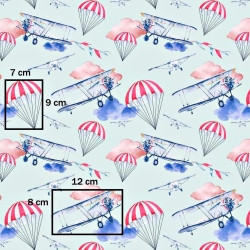 Baumwolle 100% Flugzeuge und Fallschirme auf hellblauem Hintergrund  