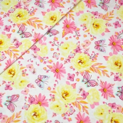 Baumwolle 100% Blumen mit Schmetterlingen gelb-rosa auf weißem Hintergrund.  
