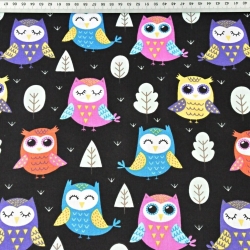 Baumwolle 100% bunte Eulen mit Bäumen auf schwarzem Hintergrund