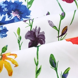 Baumwoll-Satin gemustert Kornblumen und Mohnblumen marineblau-rot auf weißem Hintergrund  