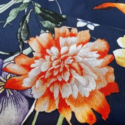Baumwolle Satin gemustert Blumen orange auf dunkelblauem Hintergrund  