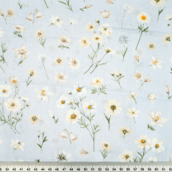 Bawełna 100% kwiatuszki i rumianki białe na błękitnym tle