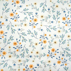 100% Baumwolle mit Blumen auf Salbeizweigen vor weißem Hintergrund