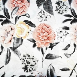 100% Baumwolle mit großen Blumen, Hortensien und Pfingstrosen auf weißem Hintergrund  