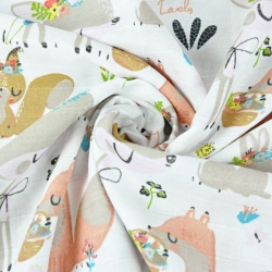 Musselin Baumwolle Rehe mit Eichhörnchen und Füchsen auf weißem Hintergrund  