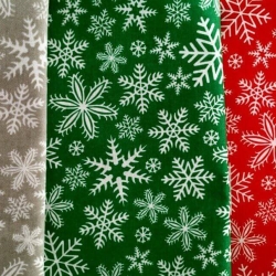 Baumwolle 100% Weihnachtsmuster weiße Schneeflocken auf grünem Hintergrund  